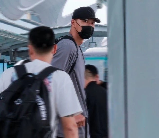 3 news from the CBA field: Guangdong Big Brother Yi Jianlian officially returned to the team of Beijing dissatisfaction Zeng Fanbo decided Zhou Qi vocal