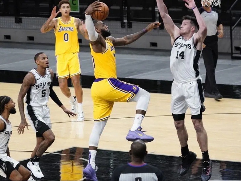 James is no longer a lot of people! James led the Lakers at the 36th birthday to defeat the Spurs 121-107 at 121-107