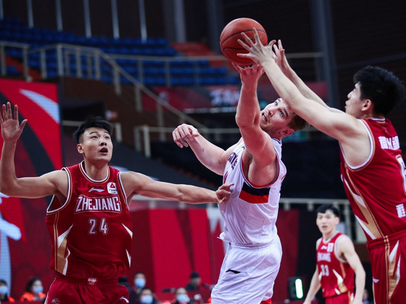 Zhejiang team reversal to defeat the Guangzhou team in Guangzhou, Guangzhou team, Wu, 12, 9 assistant, 22 points, 12 boards